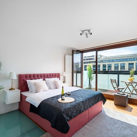 Apartment With Balcony And Parking Near The Prague Museum Εξωτερικό φωτογραφία