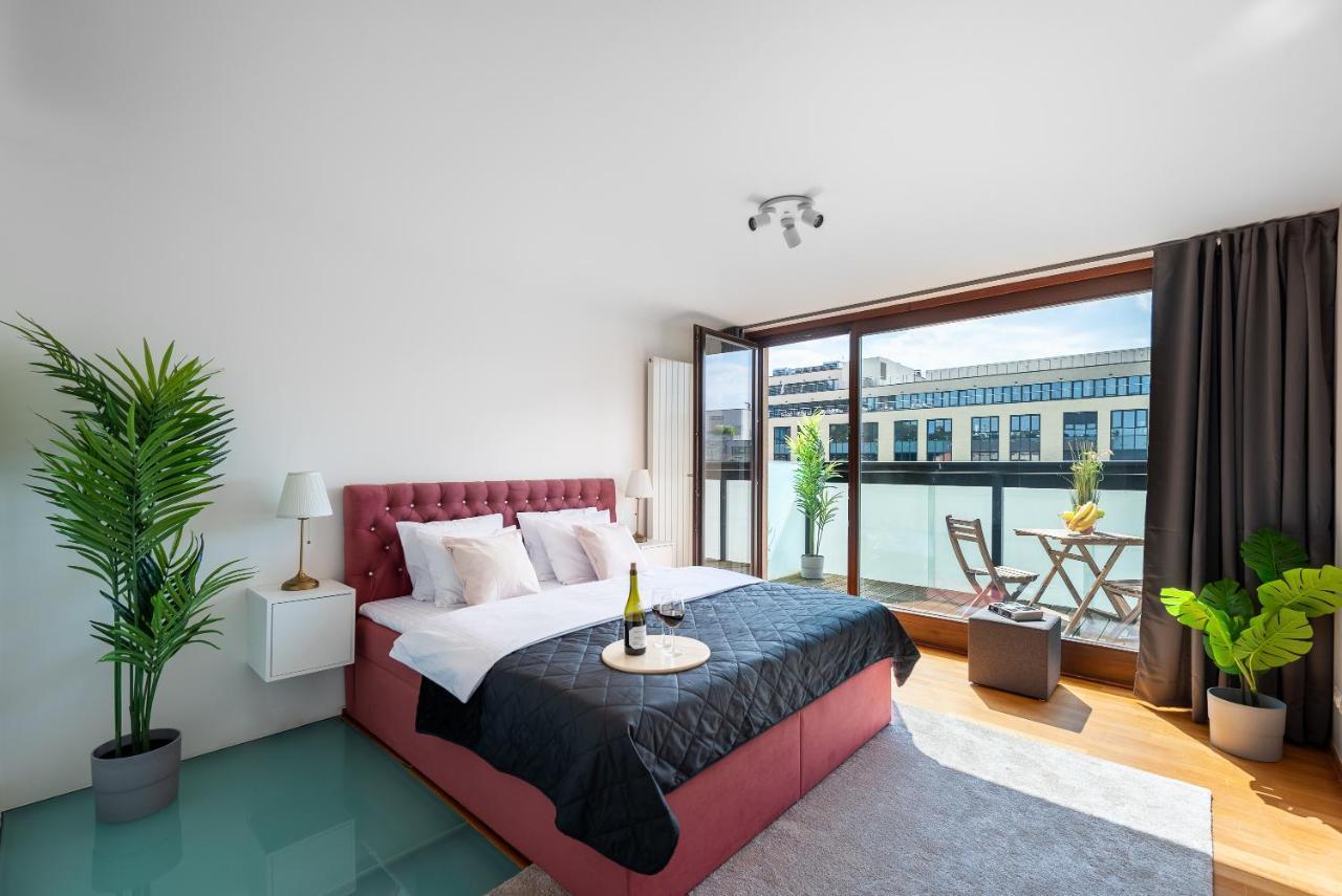 Apartment With Balcony And Parking Near The Prague Museum Εξωτερικό φωτογραφία