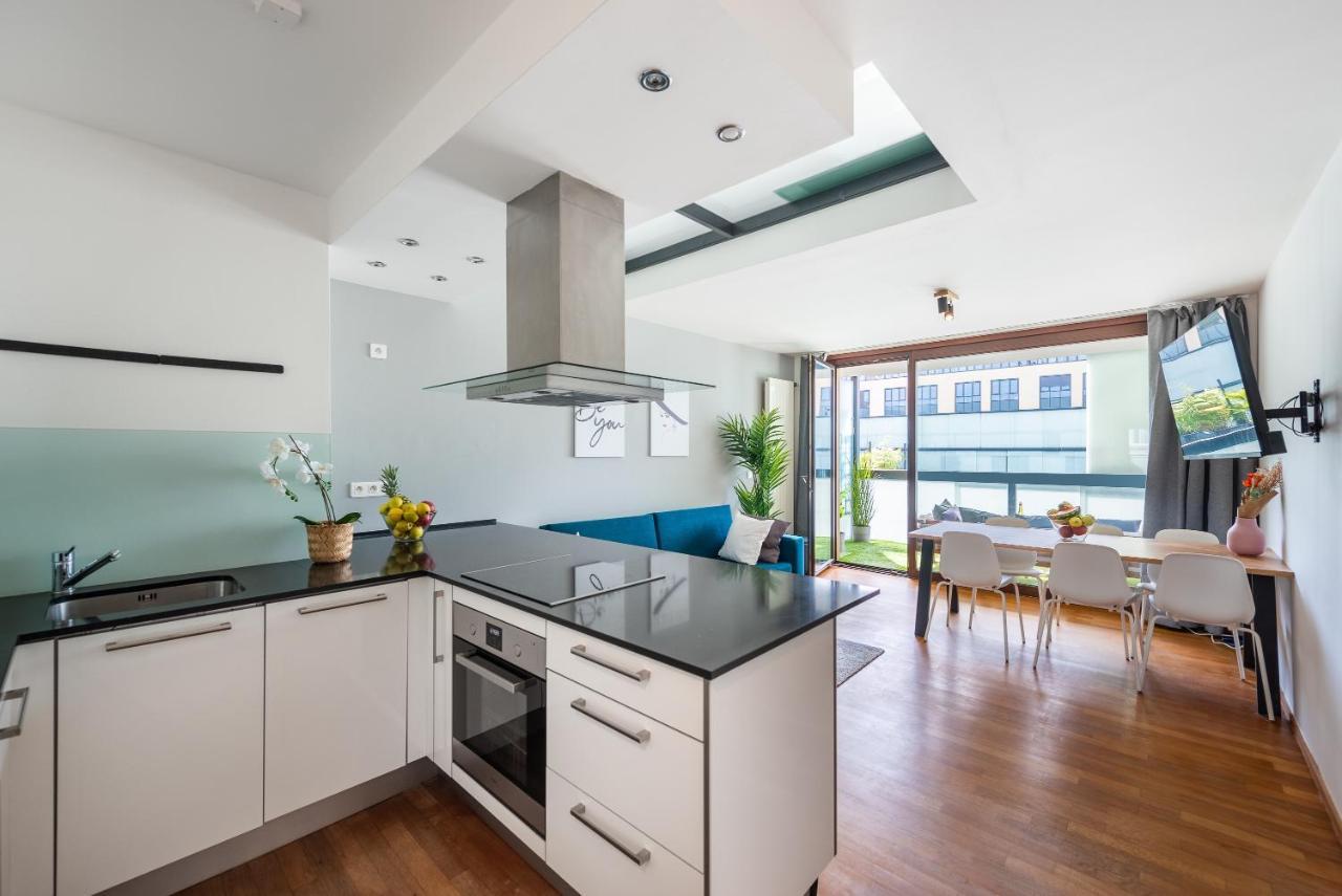 Apartment With Balcony And Parking Near The Prague Museum Εξωτερικό φωτογραφία
