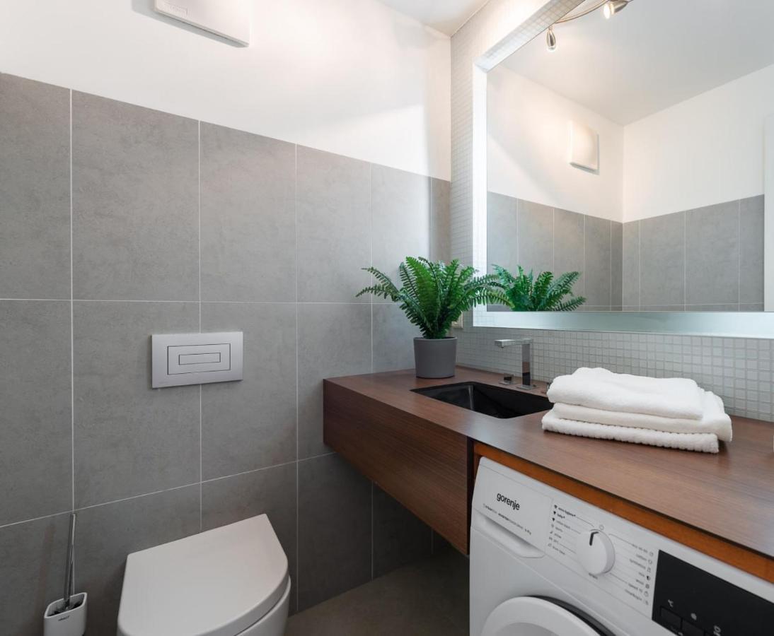 Apartment With Balcony And Parking Near The Prague Museum Εξωτερικό φωτογραφία